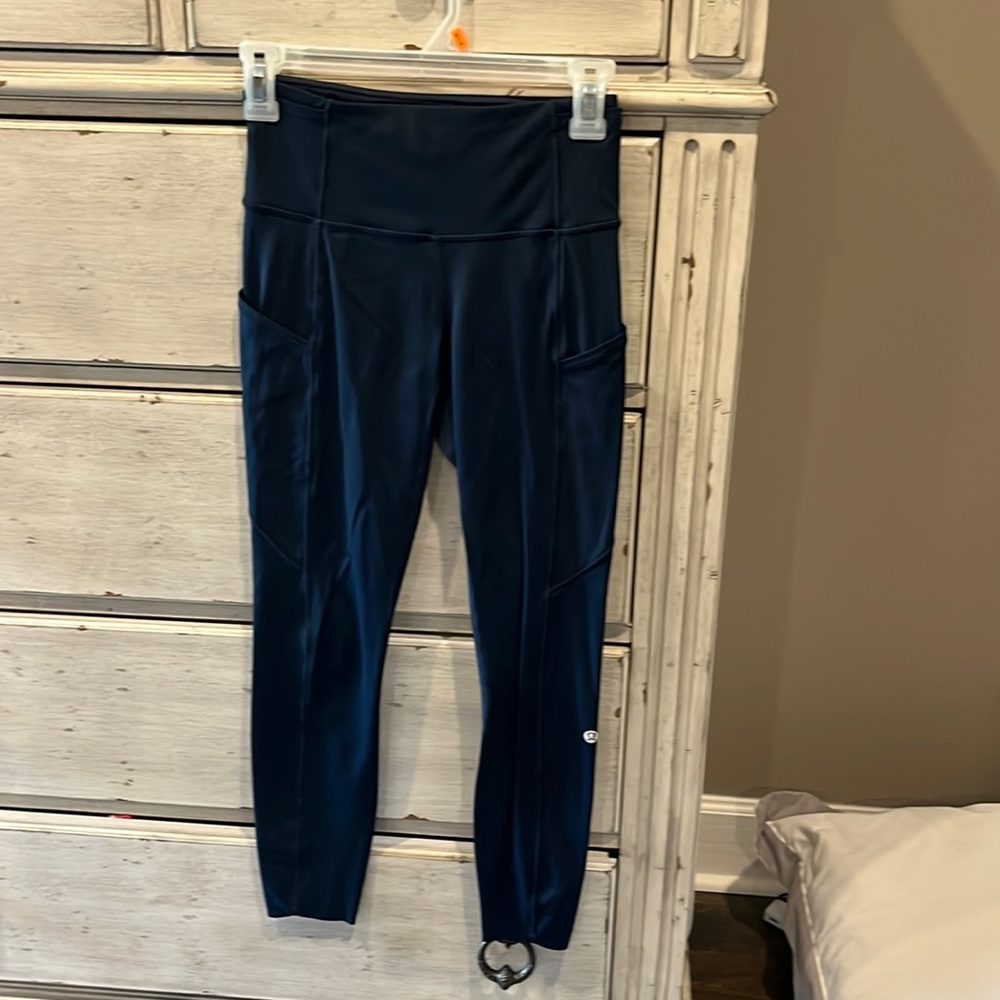 Lululemon size 4 navy leggings.
